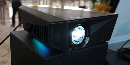 El fabricante Asus apuesta por la portabilidad con sus dos últimos proyectores: el Asus F1 y el ZemBeam S2