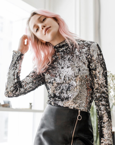 Bershka acierta de lleno cuando se inspira en Dior, aquí un lookazo (barato) para nochevieja  