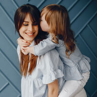 Si no tienes hijos pero sí sobrinos y te desvives por ellos, eres una tía PANK: así son y así influyen en la vida de los niños