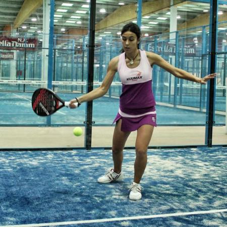 El saque en el pádel