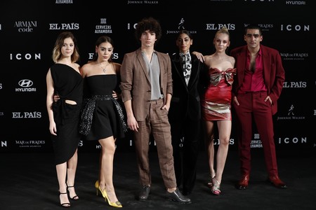 Los actores de Élite eligen los looks más originales de los Premios Icon