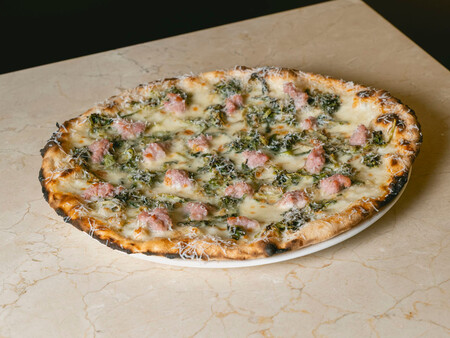 La Pizza Butifarra No Miente Lleva Butifarra Escarola Y Queso Serrat Ahumado