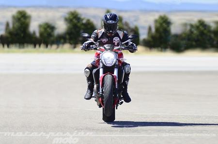 ducati_monster_1200_guille_cruzado_1280_008.jpg