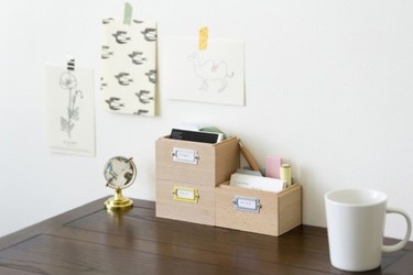 Pequeñas cajas minimalistas que necesitas para mantener tu escritorio siempre en orden