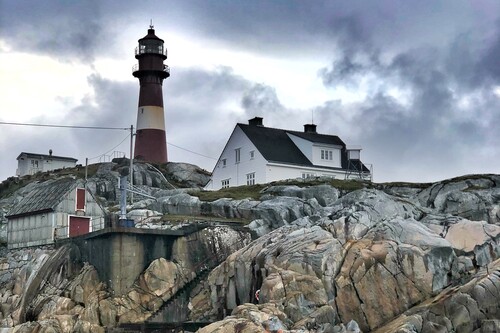 Visitar un faro en los fiordos noruegos, un plan inolvidable