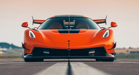 A babear: aquí va una ración de Koenigsegg Jesko dando rienda suelta a sus 1.600 CV