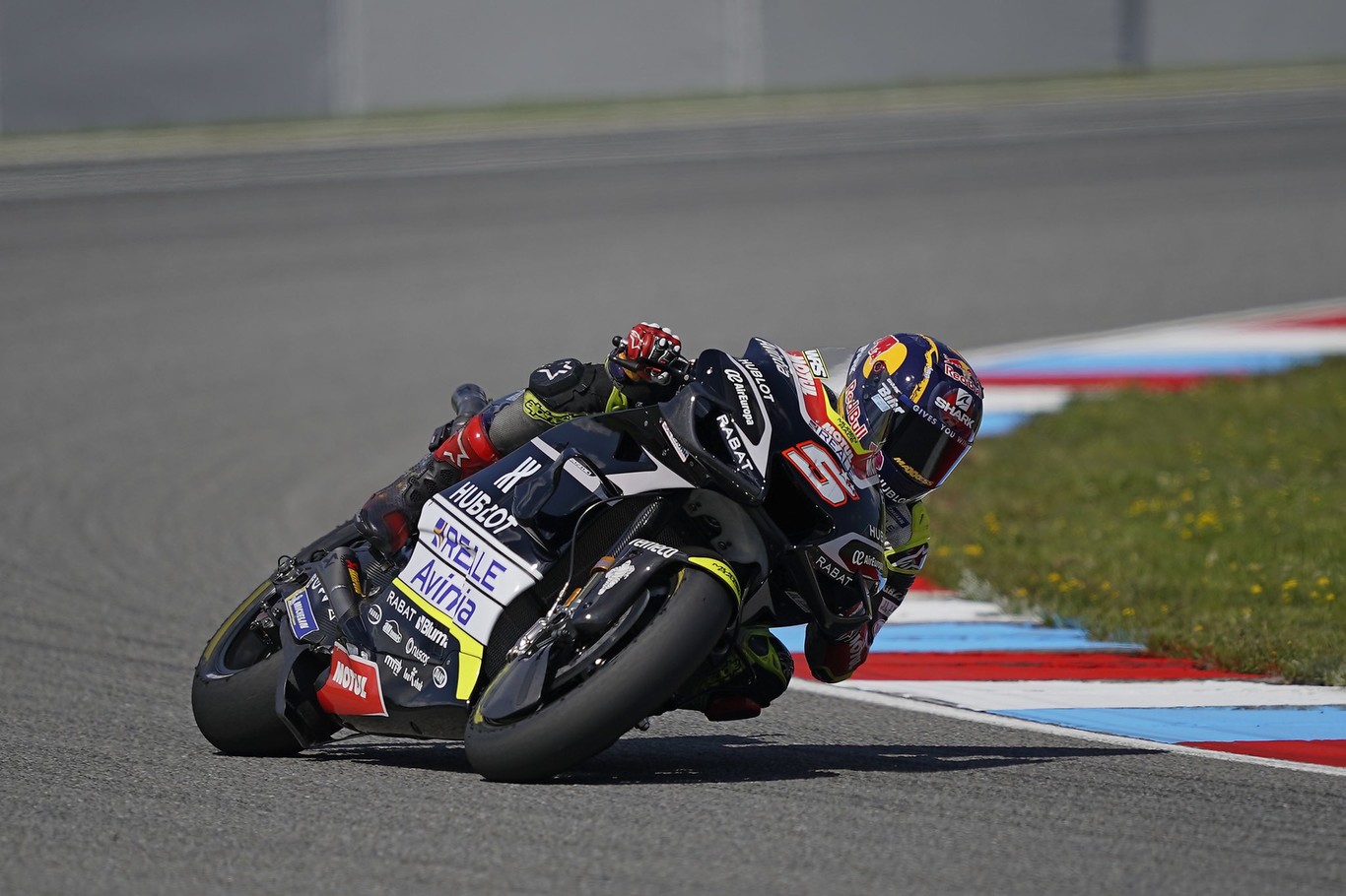 ¡Locura en Brno! Johann Zarco saldrá desde la pole position y las dos Repsol Honda acaban últimas