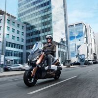 5.699 euros es lo que te costará la experiencia premium del nuevo Yamaha X-MAX 300