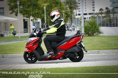 Kymco Yager GT 125i/300i, prueba (conducción en ciudad y carretera)