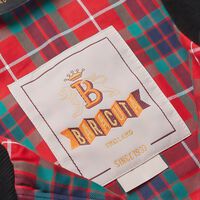 Fichamos la chaqueta Harrington ligera y versátil que se convertirá en nuestra mejor aliada del entretiempo rebajada a la mitad