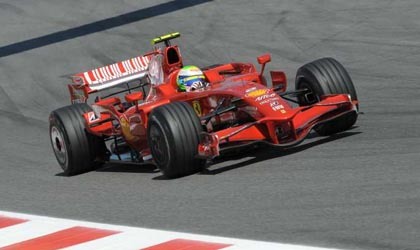 Massa es el más rápido y problemas para Kimi