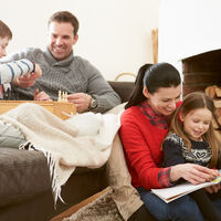 Ahorro energético: cómo conseguir ahorrar en la factura de luz y gas este invierno en una casa con niños