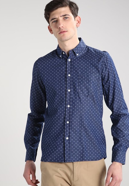 Camisa Redefined Rebel rebajada un 60%, ahora podemos hacernos con ella por un precio de 15,95 euros en Zalando