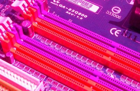 Elegimos clónicos o equipos de marca en la pyme