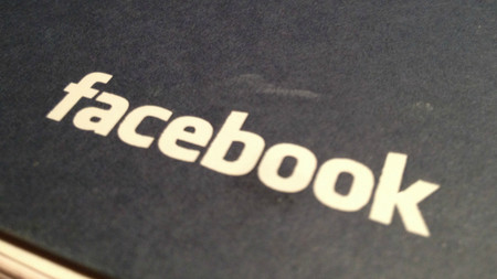 Facebook vuelve a manipular el feed de noticias para penalizar noticias falsas y sensacionalistas
