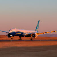 El 777X es la gran apuesta de Boeing para volver a la cima: alas plegables, cabina rediseñada y el motor más grande del mundo