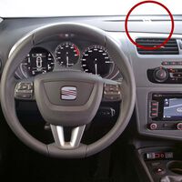 Parece un botón más del salpicadero, pero está lejos para pulsarlo. Es esencial para que el climatizador del coche funcione bien