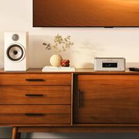 El nuevo equipo HiFi de Marantz quiere recuperar el espíritu de las minicadenas clásicas: con CD, radio y HDMI para conectar a la tele 