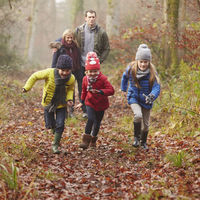 La mitad de las familias numerosas en España llega con dificultades a final de mes, según el último estudio realizado