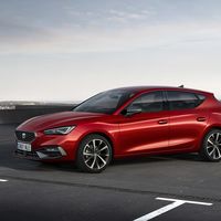 El nuevo SEAT León estrena versión híbrida enchufable con etiqueta CERO y más tecnología que nunca