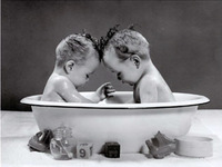 Detectan hasta 15 fragancias alergénicas en el agua de baño de los bebés