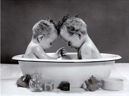 Detectan hasta 15 fragancias alergénicas en el agua de baño de los bebés