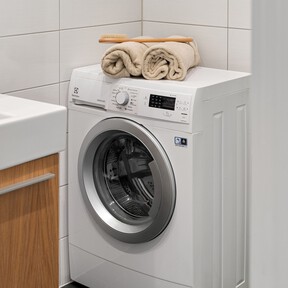 Aldi lanza mañana, miércoles 21 de octubre, la solución para aprovechar el espacio encima de la lavadora y aumentar el el almacenaje en casa por menos de 20 euros