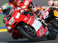 Troy Bayliss prueba la Ducati GP9
