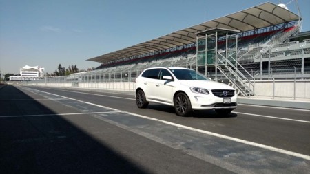 Video: Volvo XC90, así se ve recorriendo el Autódromo Hermanos Rodríguez