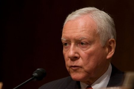 Vuelve el controvertido senador americano que propuso destruir ordenadores por control remoto
