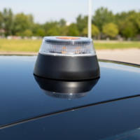 "50 metros". La DGT reconoce que las balizas V16 pueden tener de día la misma visibilidad que los triángulos