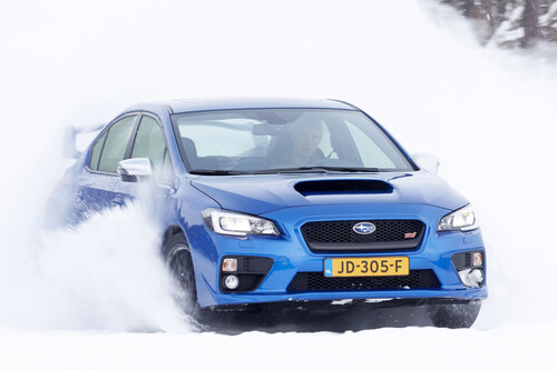 Conducir con nieve o hielo de forma segura: los mejores consejos imprescindibles de cara a invierno