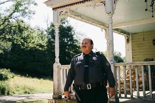 No sorprende en absoluto que Ari Aster sea productor de ‘Bugonia’, siendo la versión en ciencia ficción de ‘Eddington’. Pero Yorgos Lanthimos consigue ir más lejos  