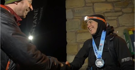 Una madre gana y rompe récord en un ultramaratón de 430 kilómetros, en el que hizo paradas para extraerse leche