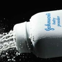Acusan a Johnson & Johnson de conocer desde hace décadas que su talco para bebés contenía amianto