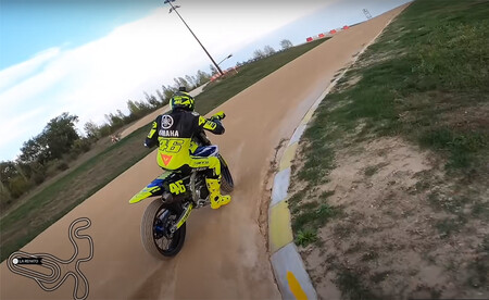 ¡Qué espectáculo! Valentino Rossi nos deleita con una visita guiada a toda velocidad en su circuito VR46 Motor Ranch