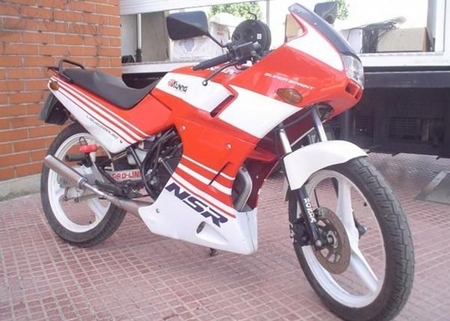 Honda NSR 75 roja