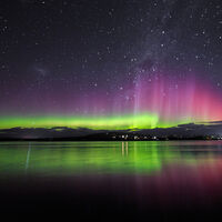 Não é filtro, nem montagem: imagens revelam o impacto da tempestade solar que trouxe a aurora boreal para o Brasil 