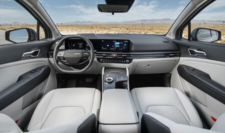 SUV prático com motor híbrido turbo e 7 anos de garantia. É um modelo de 2027 e faz 1.230 km com um tanque.