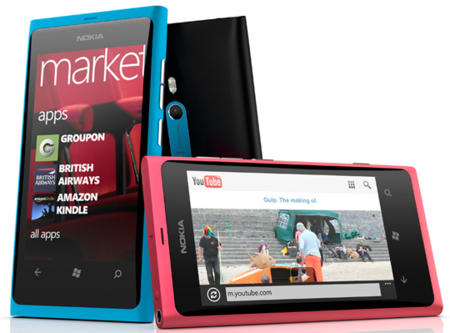 Si quieres acceso a Marketplace, tienes que actualizar a Windows Phone 7.5