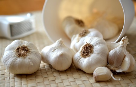 Cómo guardar correctamente ajos en la cocina para que conserven mejor su sabor