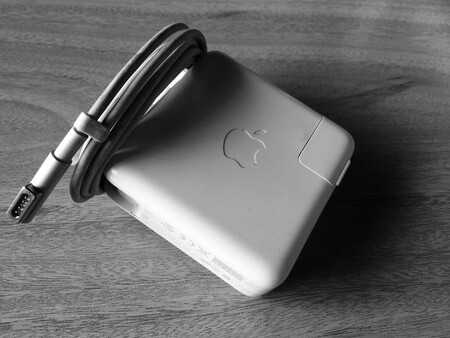 Expediente de la CNMC: Apple asegura trabajar con Amazon para eliminar productos falsos