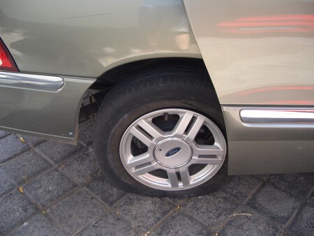 Ponchar Llanta Entrada Casa Multa