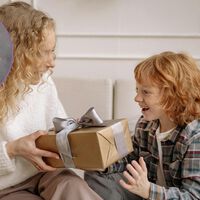 "Pueden hacer que los niños terminen en urgencias". Los cinco regalos de Navidad que una pediatra recomienda evitar