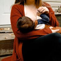 Dos de cada tres madres se sentirían más cómodas dando el pecho en lugares públicos si se normalizara y apoyara la lactancia materna 