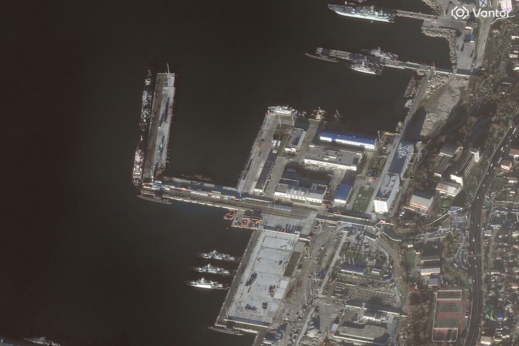 Los satélites no dejan dudas: Rusia reforzó un puente, y un dron de Ucrania hizo realidad la ciencia ficción