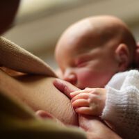 Sabíamos que la lactancia materna reduce el riesgo de cáncer de mama. Ahora sabemos que lo hace durante décadas