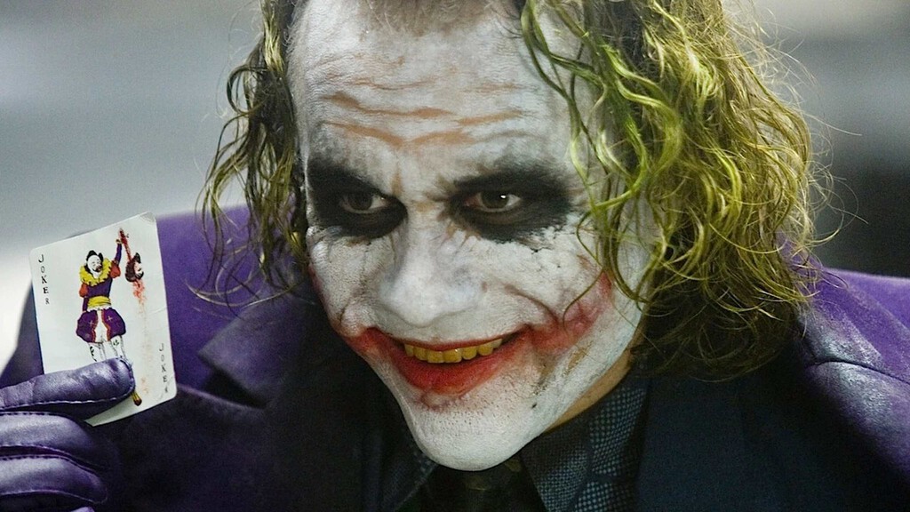 Pausa The Dark Knight Rises a la hora 2 con 33 minutos y 45 segundos y verás una sombría referencia al Joker que pasó desapercibida para todos 