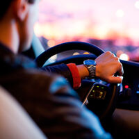 Cada vez hay menos conductores de coches en España: nuevas formas de movilidad, menos dinero, coches más caros...