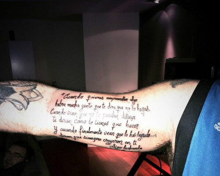 El tatuaje cultureta, reivindicativo y ortográficamente regulero de Kiko Rivera